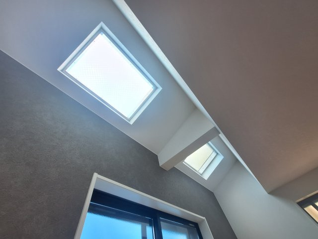 【その他】 | 中野区上高田５丁目　新築戸建C号棟 | 新井薬師駅まで徒歩６分の利便性♪１６．９帖のＬＤＫ♪♪
１階には明るい室内環境を作るトップライトを設置♪
