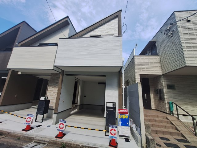 【その他】 | 中野区上高田５丁目　新築戸建C号棟 | 新井薬師駅まで徒歩６分の利便性♪１６．９帖のＬＤＫ♪♪
１階には明るい室内環境を作るトップライトを設置♪