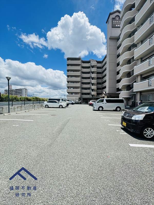 三愛シティライフ箱崎8の駐車場