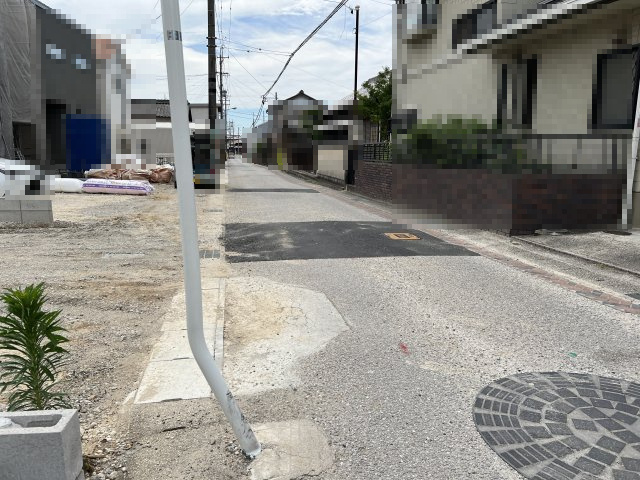 高浜市屋敷町新築戸建　１号棟の前面道路含む現地写真