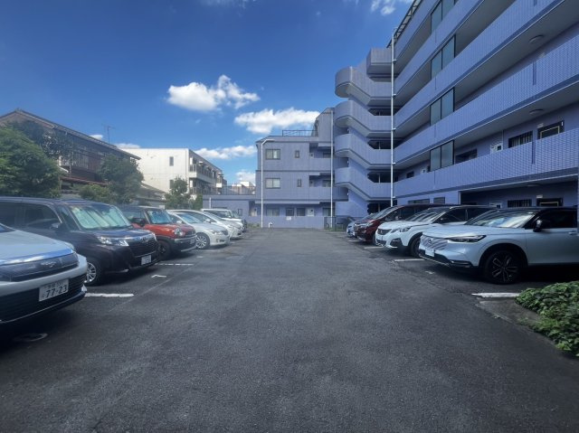 セザール一橋学園の駐車場
