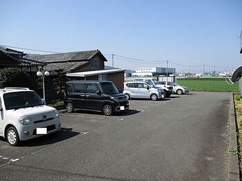 クインズコートの駐車場|駐車スペースもあります