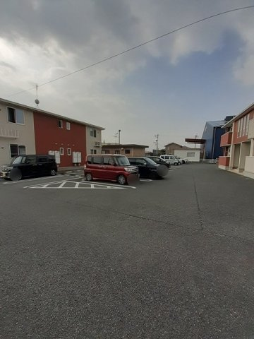 プリムローズⅠの駐車場|車をお持ちの方に嬉しい駐車場付きの物件です