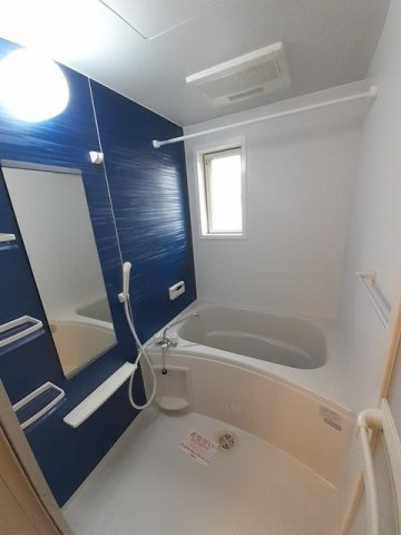 プリムローズⅠの浴室|日々の疲れを癒すお風呂付です