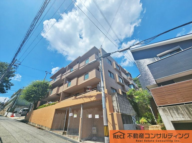 グランドメゾン六甲箕岡の外観