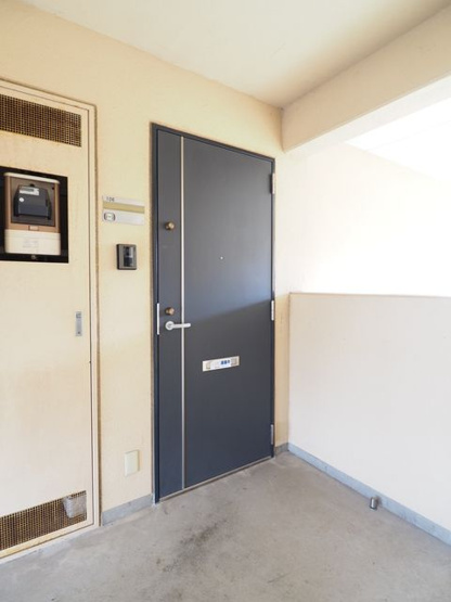 【エントランス】 | クレベール | ※入居中または補修工事中のため、同タイプの写真です。実際とは異なる場合がございます。