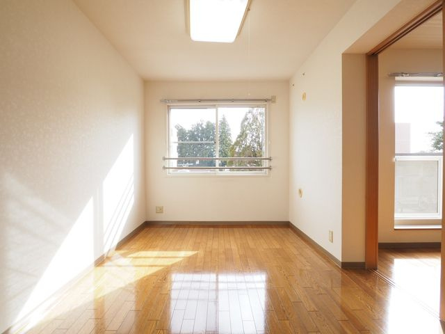 【洋室】 | クレベール | ※入居中または補修工事中のため、同タイプの写真です。実際とは異なる場合がございます。