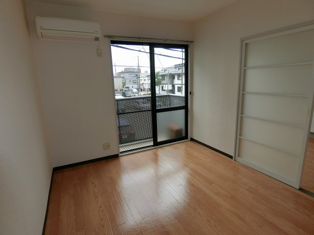 クリアスカイ8の洋室