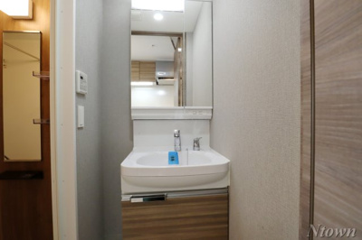 【独立洗面台】 | メイクス矢場町 | 独立洗面台、小物を置くことができて便利です