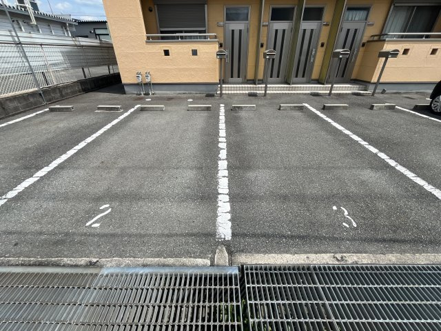 スカイルームⅠの駐車場