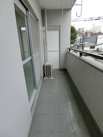 宮ノ前ビル【10,000円キャッシュバック対象物件】のバルコニー|内装もきれいです