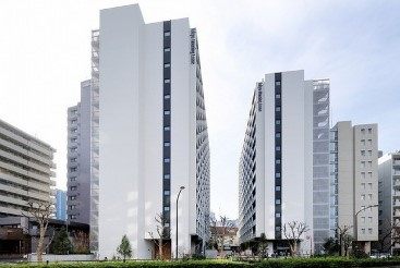 【外観】 | LIBR GRANT 西新宿WEST | 鉄筋コンクリート造のがっちりとした建物。