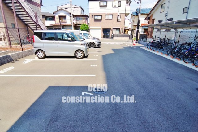 ベルジューレ越谷の駐車場