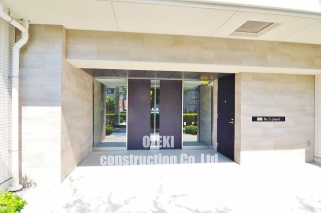 ベルジューレ越谷のエントランス