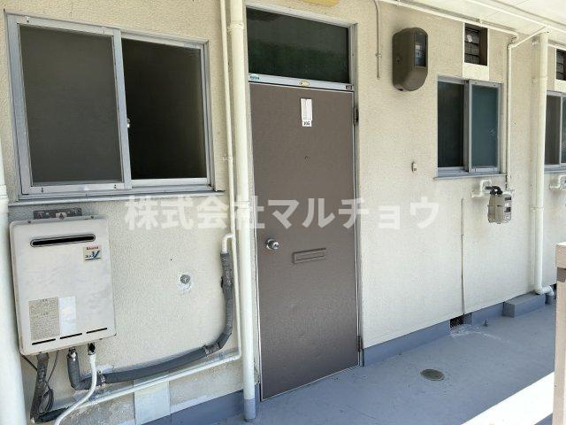 ニューコーポ紀宝の玄関|収納もある玄関です