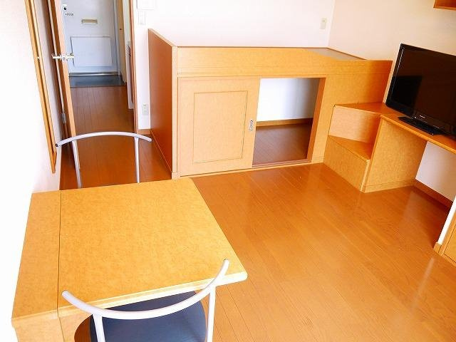レオパレス伏見Ⅰの寝室|落ち着いた色調の寝室です