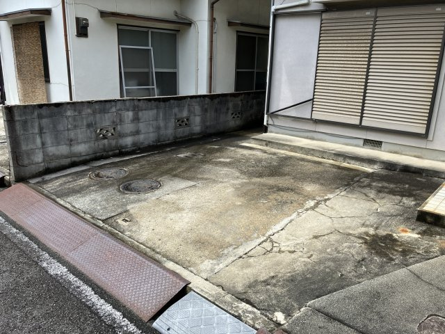 和気町2丁目戸建の駐車場