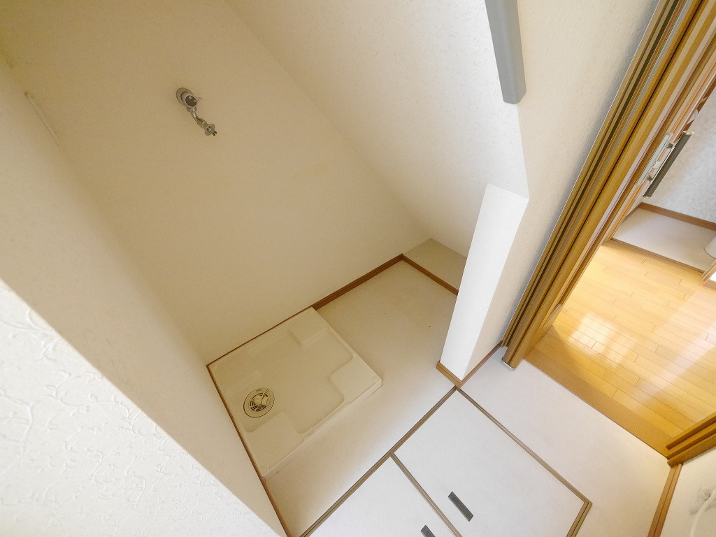 鈴蘭台東町3丁目戸建の洗面所