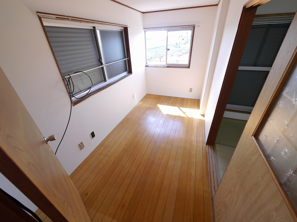 鈴蘭台東町3丁目戸建の洋室
