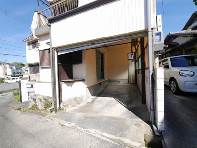 【駐車場】 | 鈴蘭台東町3丁目戸建 | 小型車限定（車高190ｃｍ・車幅210ｃｍ）電動シャッター付