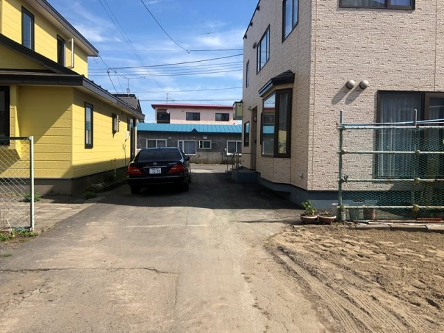 若草町20番17　売土地の前面道路含む現地写真