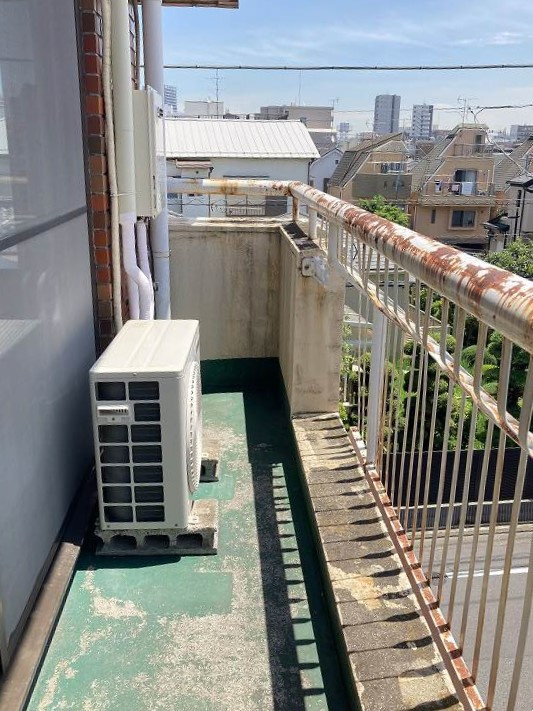 コーポラスシルバーのバルコニー