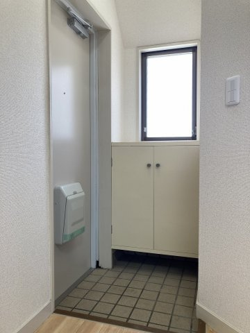 コーポラスシルバーの玄関