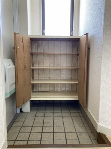 コーポラスシルバーの玄関