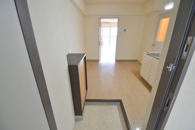 広島市西区庚午中４丁目の賃貸マンションの玄関