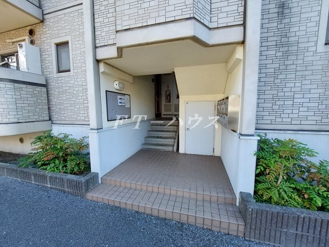 ベイコート幕張本郷のエントランス