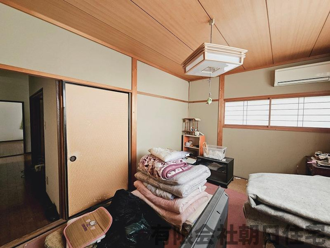 【寝室】 | 鹿島町古浦中古戸建 | 開放的な寝室です