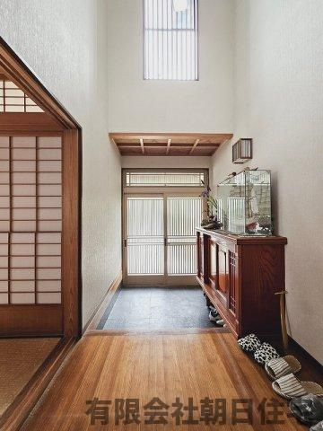 【玄関】 | 鹿島町古浦中古戸建 | 明るい玄関です