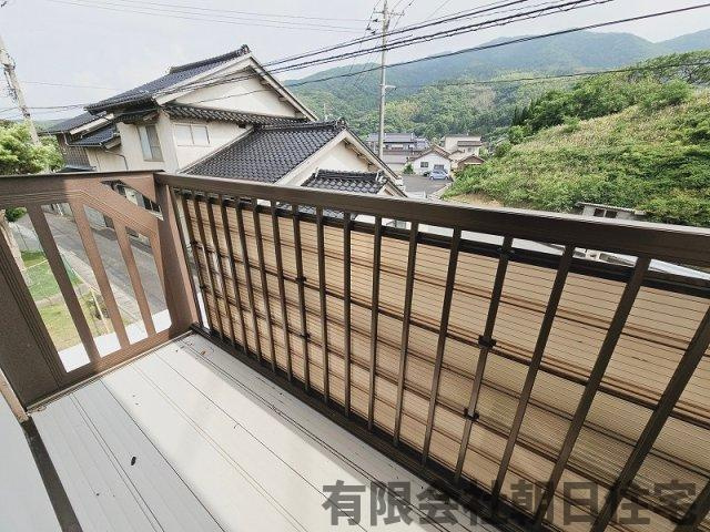 【バルコニー】 | 鹿島町古浦中古戸建 | 開放的で明るい空間を演出してくれるバルコニーです