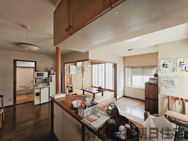 【居間・リビング】 | 鹿島町古浦中古戸建 | こちらの居間で趣味の時間をお楽しみください