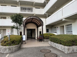 【エントランス】 | 管理の行き届いているマンションです。エントランスでわかります。