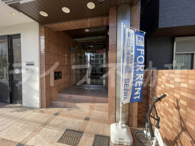 R-flatsのエントランス|建物の内部です