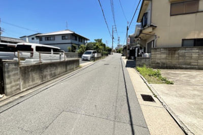 【前面道路含む現地写真】 | 宇治市伊勢田町ウトロ　中古戸建 | 〈こちらの物件〉に興味がある方はお気軽にお問い合わせ下さい！月々のお支払い希望額からお客様が購入可能な物件の価格をシミュレーション致します(*´▽｀*)