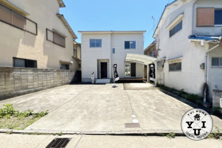 【外観】 | 最寄り駅は、近鉄『伊勢田駅』徒歩7分。JR『新田駅』へも徒歩18分でアクセス可能。
