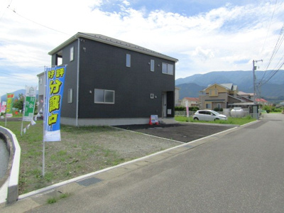 【駐車場】 | クレイドルガーデン南アルプス市十日市場第1　1号棟 | 駐車場に車を止められます
