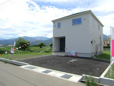 【駐車場】 | クレイドルガーデン南アルプス市十日市場第1　2号棟 | カースペースがあります