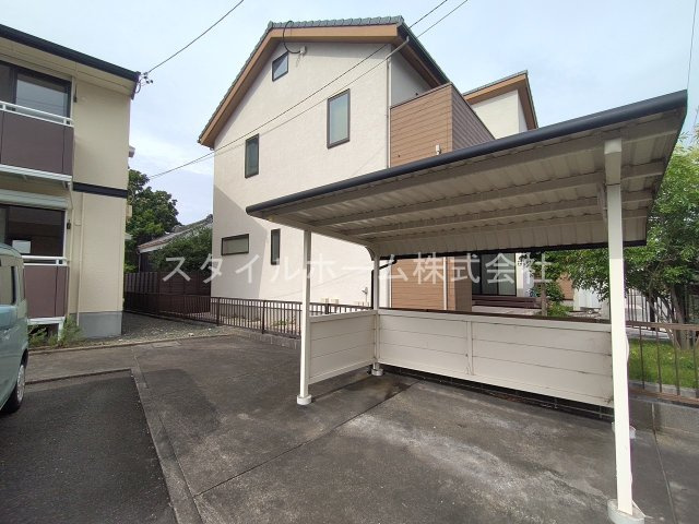 セジュール花田の駐車場