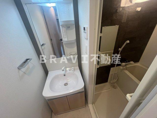 S-RESIDENCE都島 の洗面所|明るい洗面所です