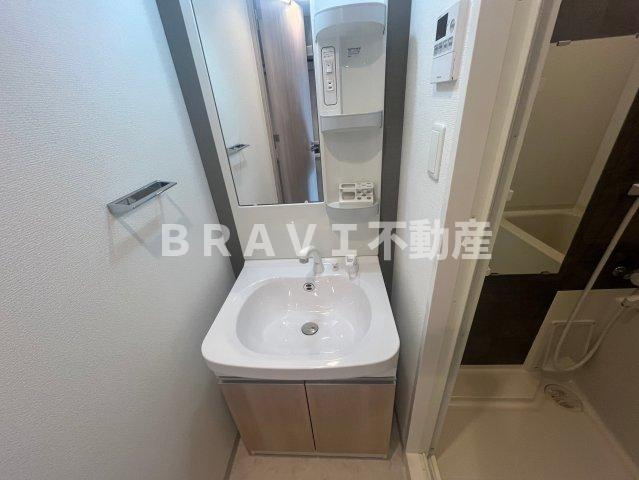 S-RESIDENCE都島 の独立洗面台|独立洗面台、小物を置くことができて便利です