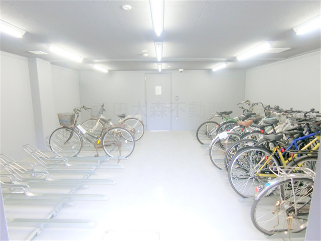 LUMEED蒲田南のその他共用部分|屋根付きラック式の駐輪場