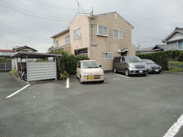 ドルフタケムラの駐車場