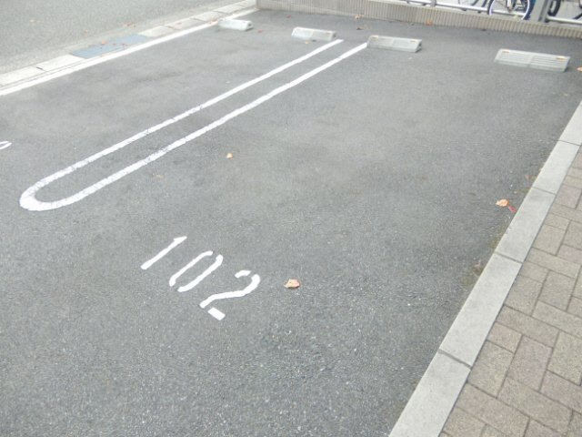 シャーメゾン六百目の駐車場