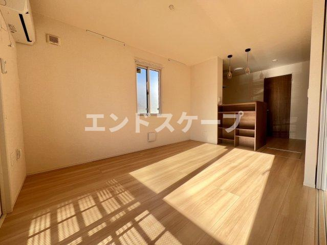 ラ ルミエールの居間・リビング|高崎、前橋エリアのお部屋探しはエンドスケープまで！お客様の理想お聞かせ下さい♪