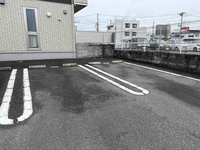 白城苑の駐車場