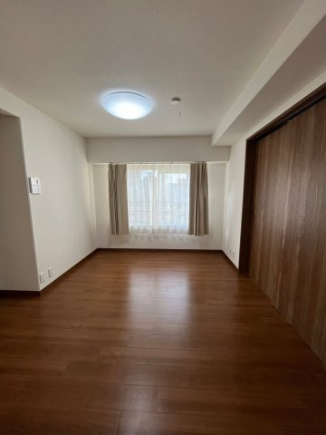 ルモン東梅田の居間・リビング