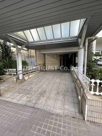 ルモン東梅田のエントランス|毎日通るエントランスはこのようになっています